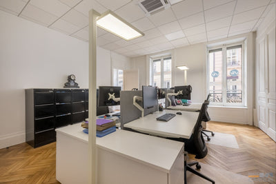 Créer un espace de travail avec mobilier ergonomique