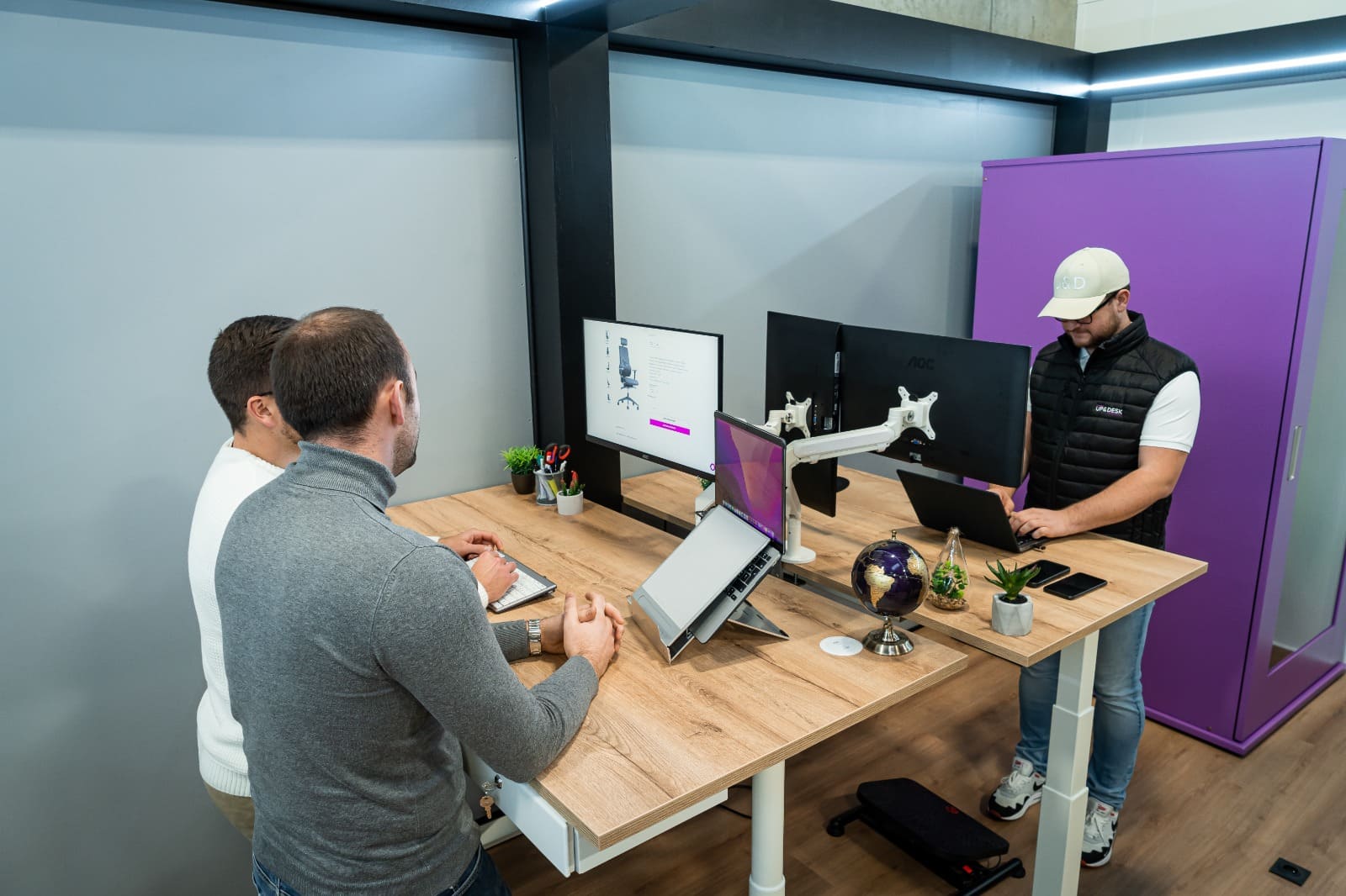 Bureau assis-debout : des avantages pour votre espace de travail – UP