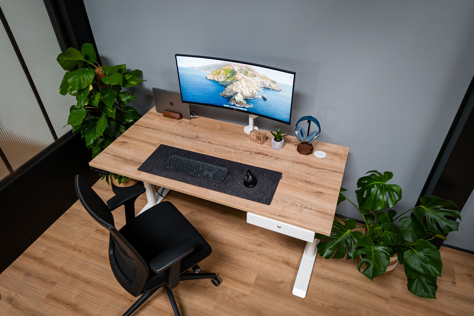 Réalisation de bureau assis debout avec plateau en bois sur mesure